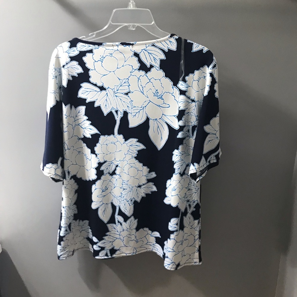 Roz & Ali navy floral blouse! Size large 👏🏼 - Picture 6 of 6